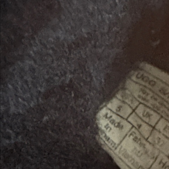 UGG Black Fuzzy Slippers SZ 5 Wos box 164 - Picture 5 of 5